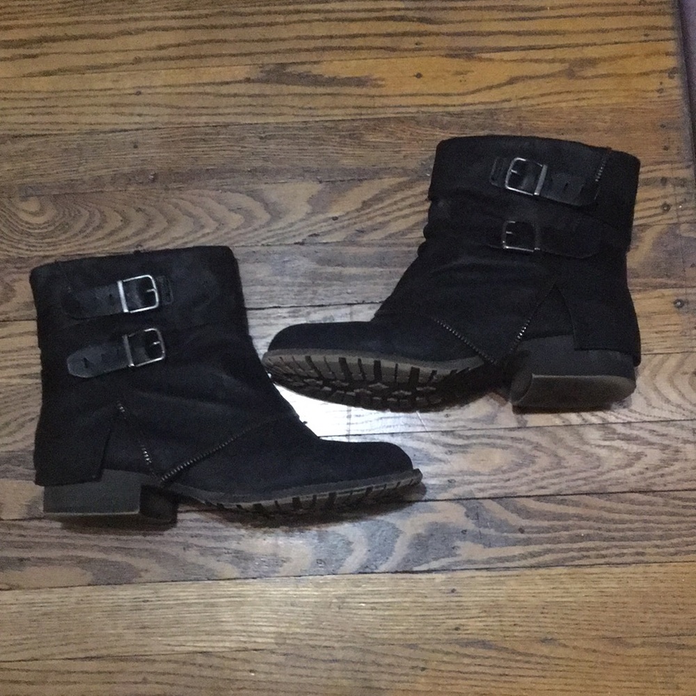 Size 9 1/2 M SO brand boots